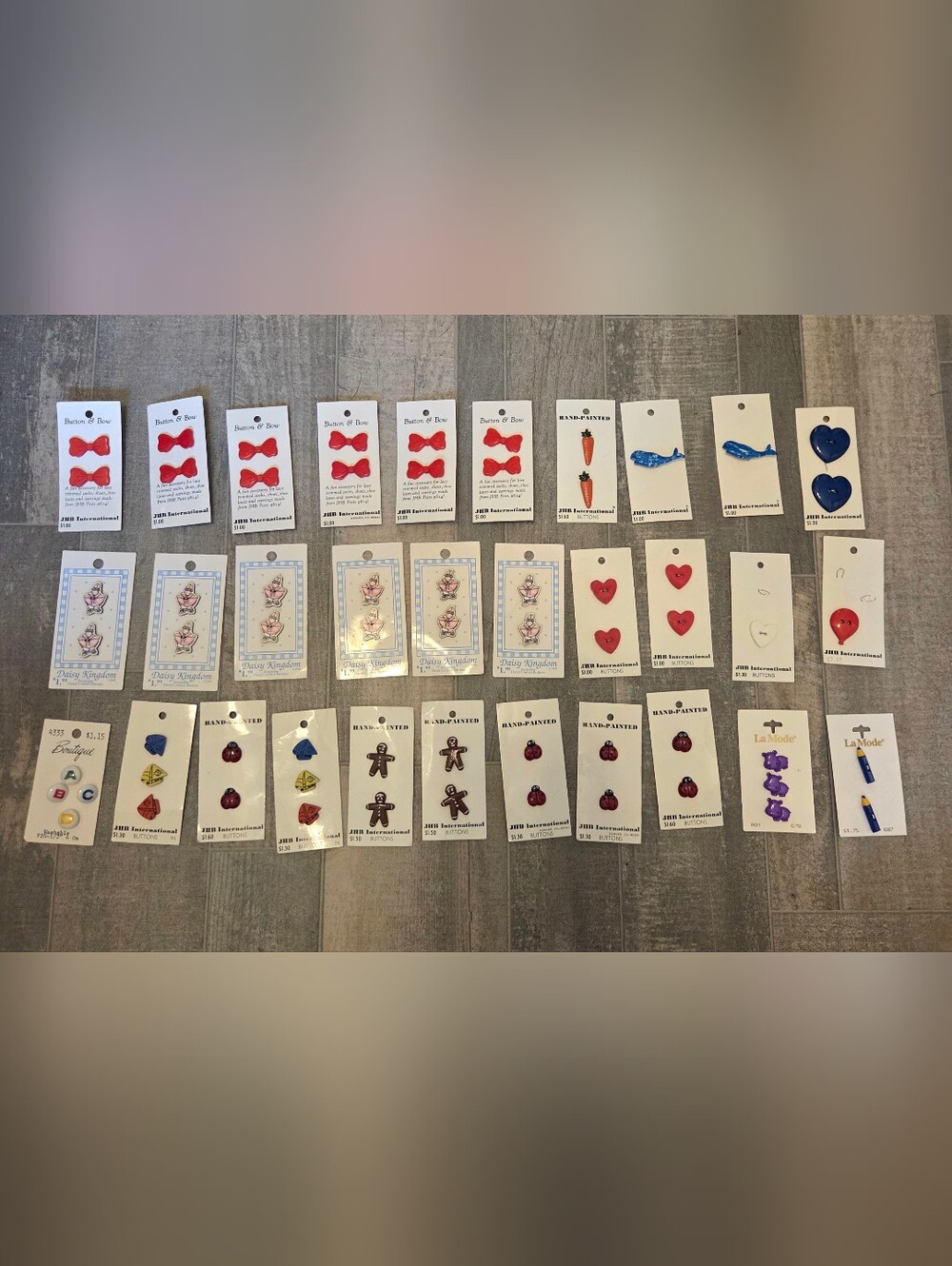 Lot of 31 vintage button cards JHB International and Daisy Kingdom
